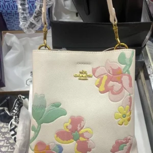 Cartera Co Flowers